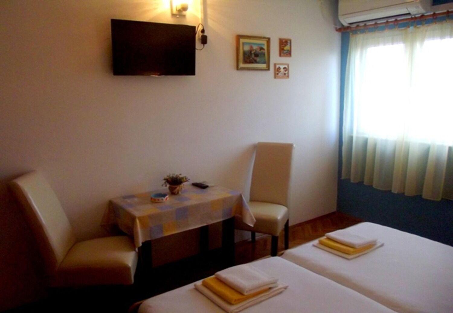 Apartments And Rooms Ognjen - Family Apartments With Free Parking Бетина Екстериор снимка