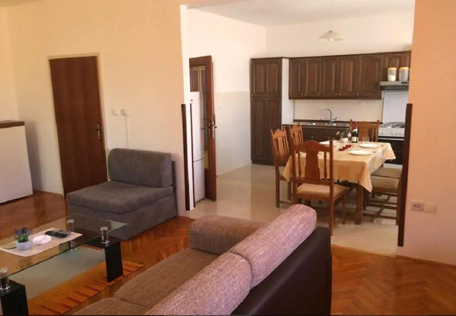 Apartments And Rooms Ognjen - Family Apartments With Free Parking Бетина Екстериор снимка