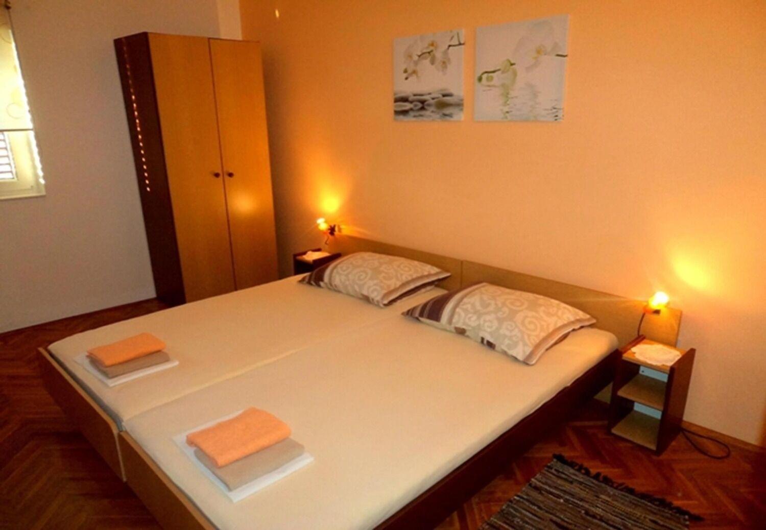 Apartments And Rooms Ognjen - Family Apartments With Free Parking Бетина Екстериор снимка