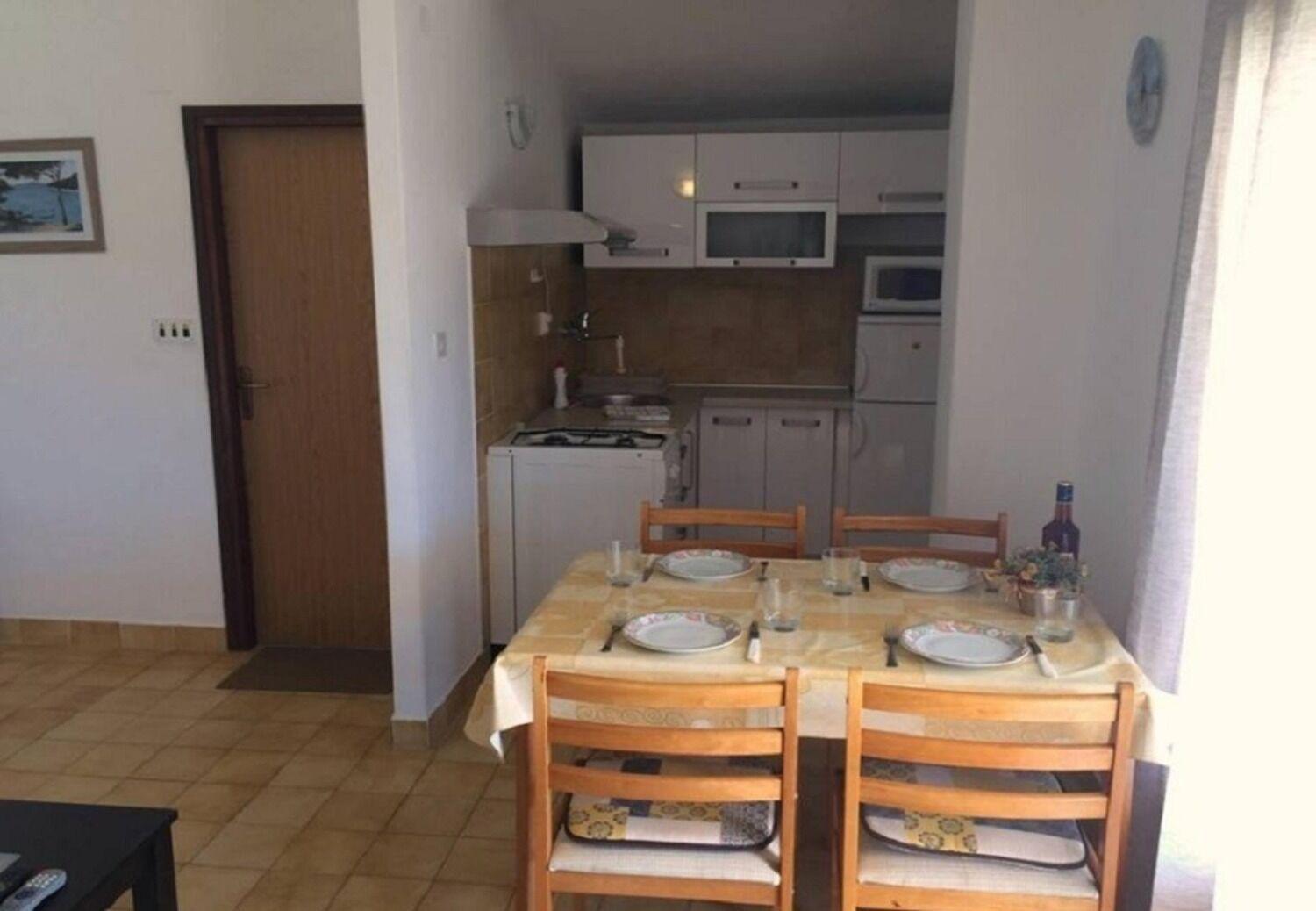 Apartments And Rooms Ognjen - Family Apartments With Free Parking Бетина Екстериор снимка