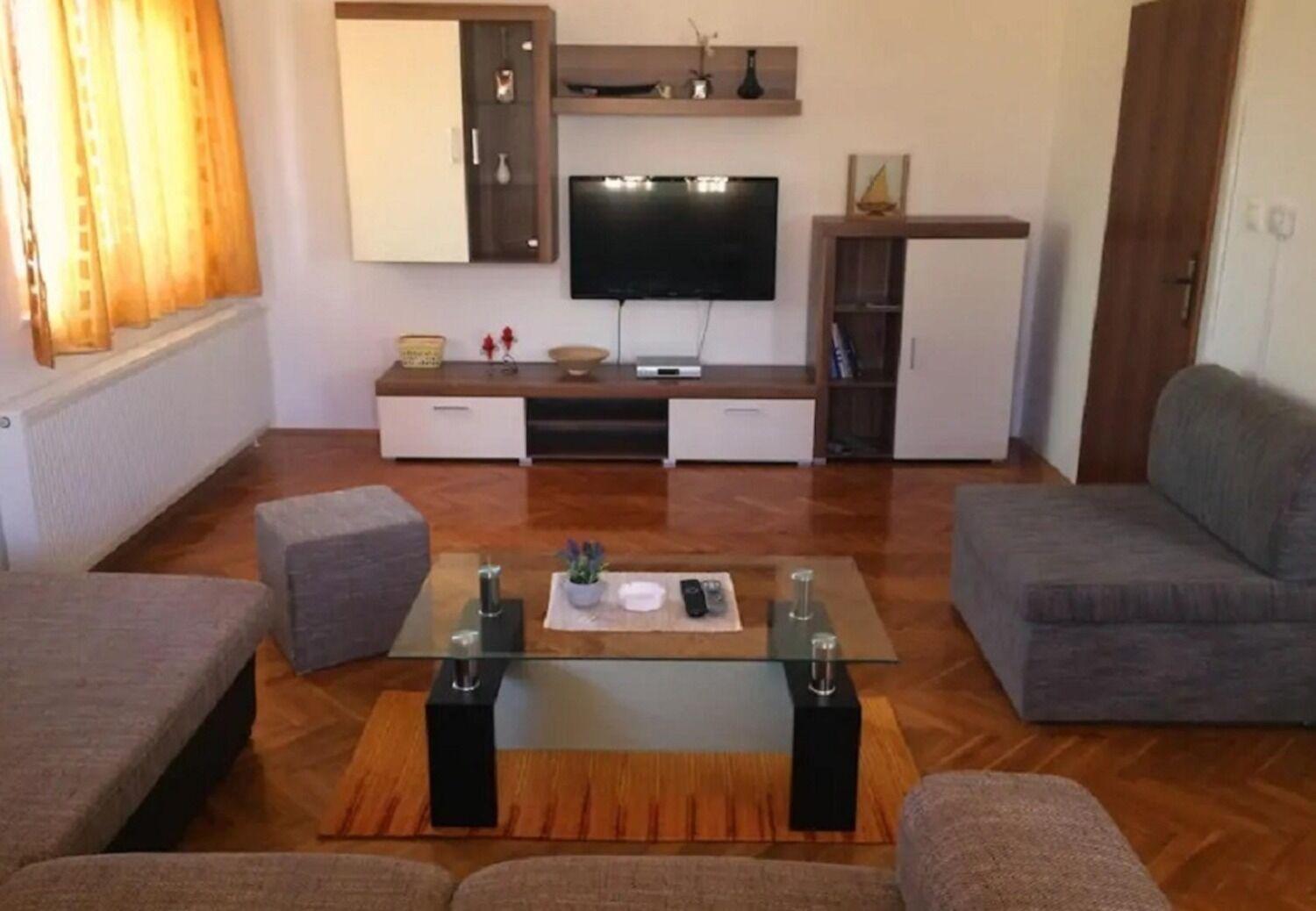 Apartments And Rooms Ognjen - Family Apartments With Free Parking Бетина Екстериор снимка