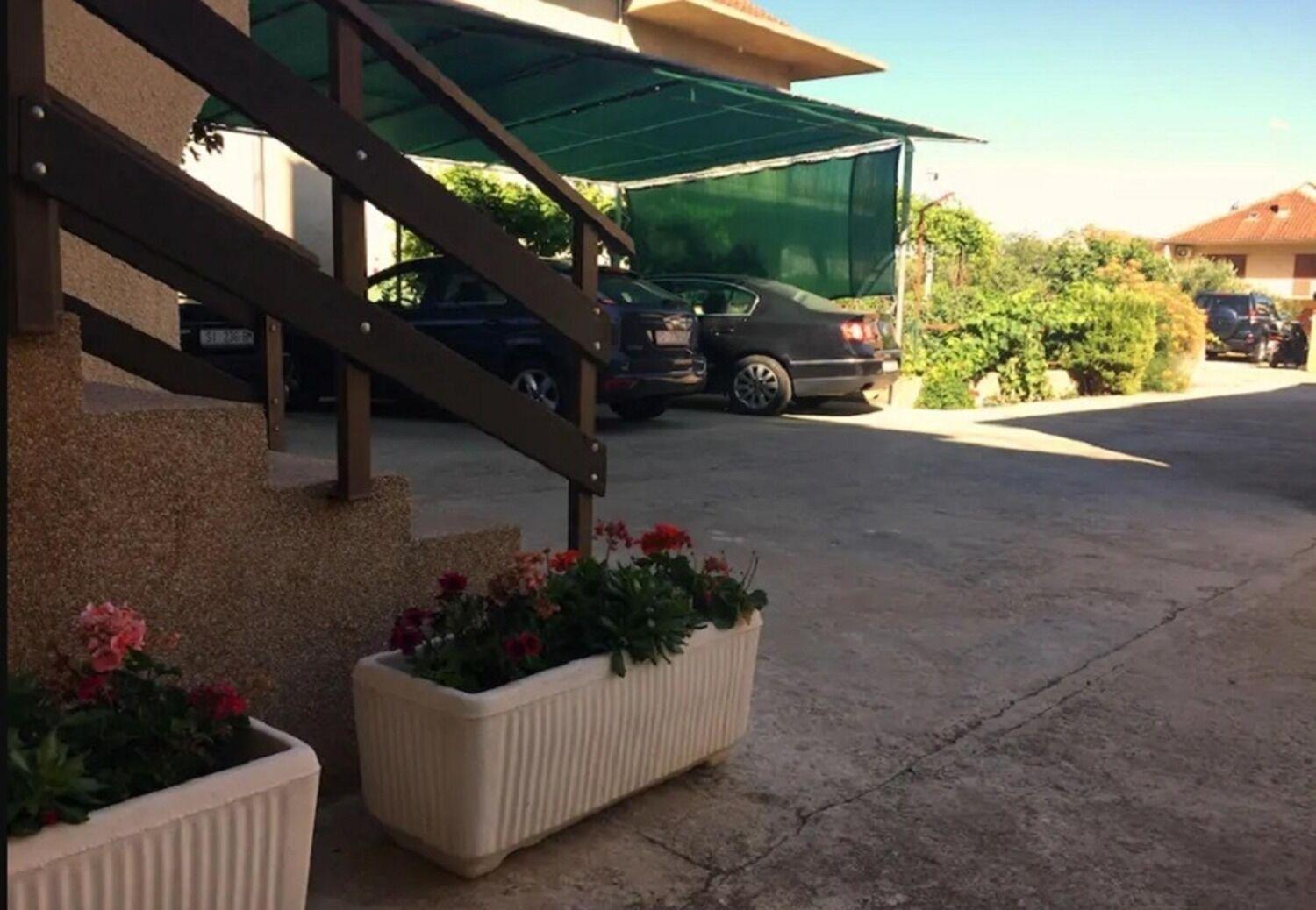 Apartments And Rooms Ognjen - Family Apartments With Free Parking Бетина Екстериор снимка